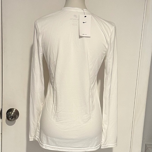 The Nike‎ Tee Women's - Dry Fit -  Long Sleeve - Size M - NEW With Tags. - Picture 3 of 13